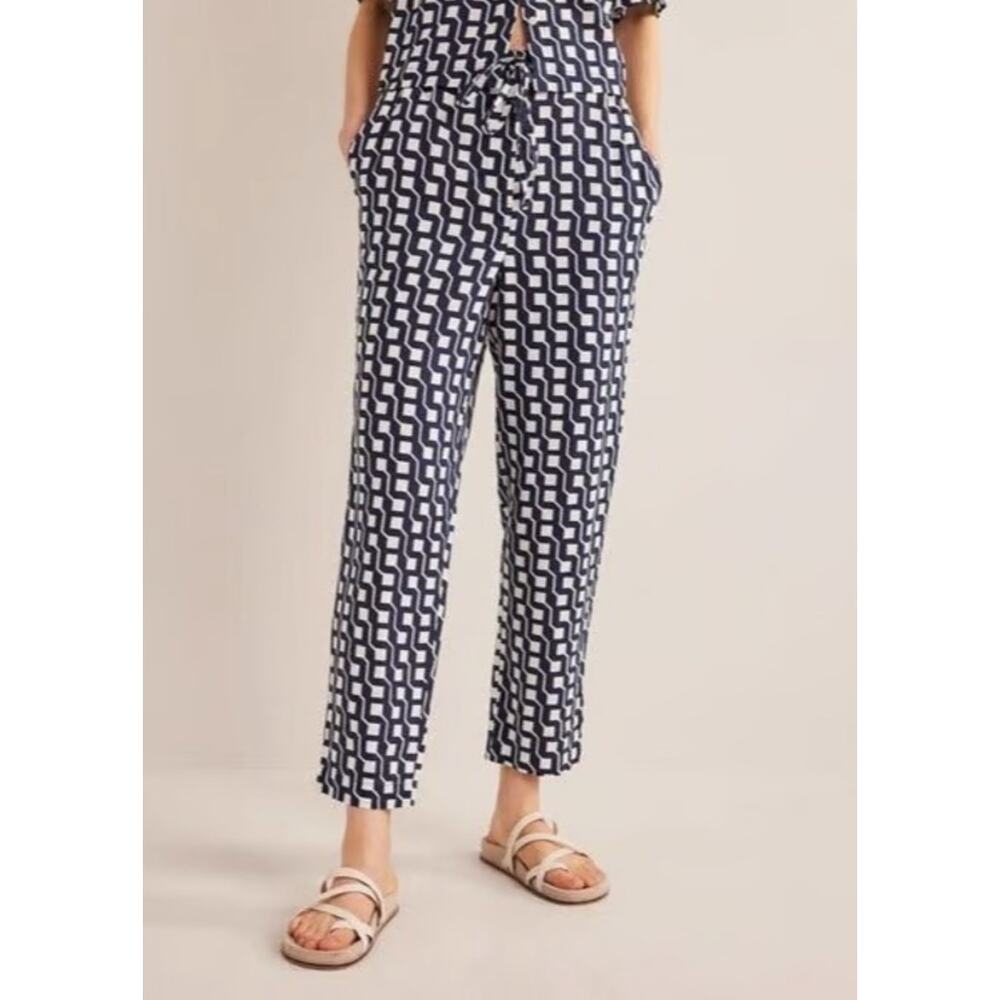 Boden Navy and White Geometric Cropped Pants sz 12